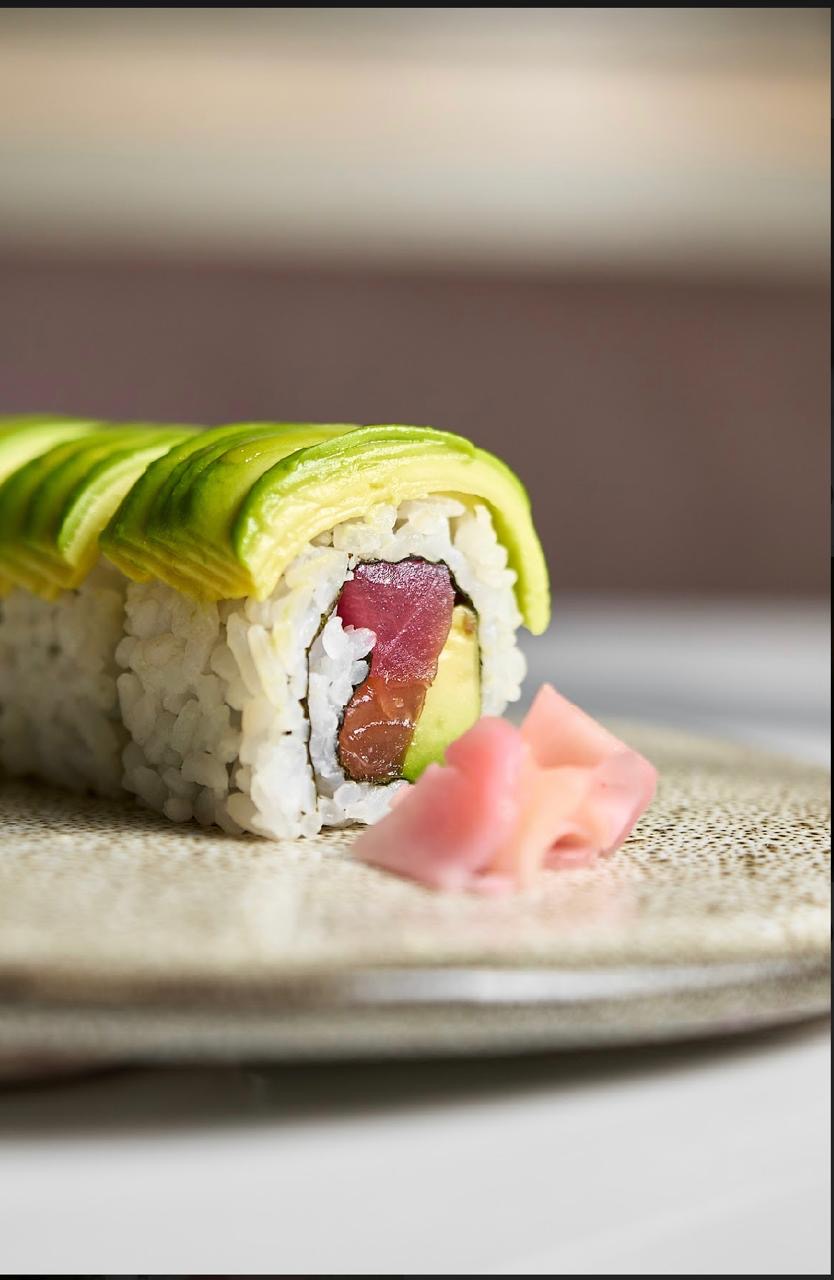 AVOCADO & TUNA ROLL